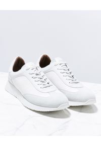 GIANVITO ROSSI - Białe tenisówki Grand Prix. Nosek buta: okrągły. Zapięcie: sznurówki. Kolor: szary. Materiał: guma, zamsz. Wzór: gładki. Styl: klasyczny