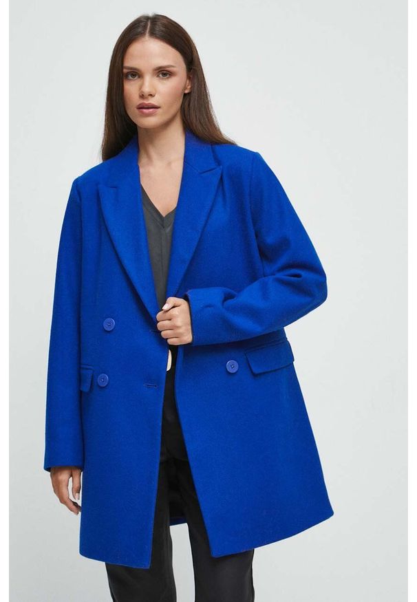 medicine - Medicine płaszcz z domieszką wełny kolor niebieski przejściowy dwurzędowy. Kolor: niebieski. Materiał: wełna. Wzór: gładki. Styl: klasyczny