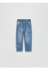 Reserved - Jeansy paperbag z aplikacją - niebieski. Kolor: niebieski. Materiał: jeans. Wzór: aplikacja #1