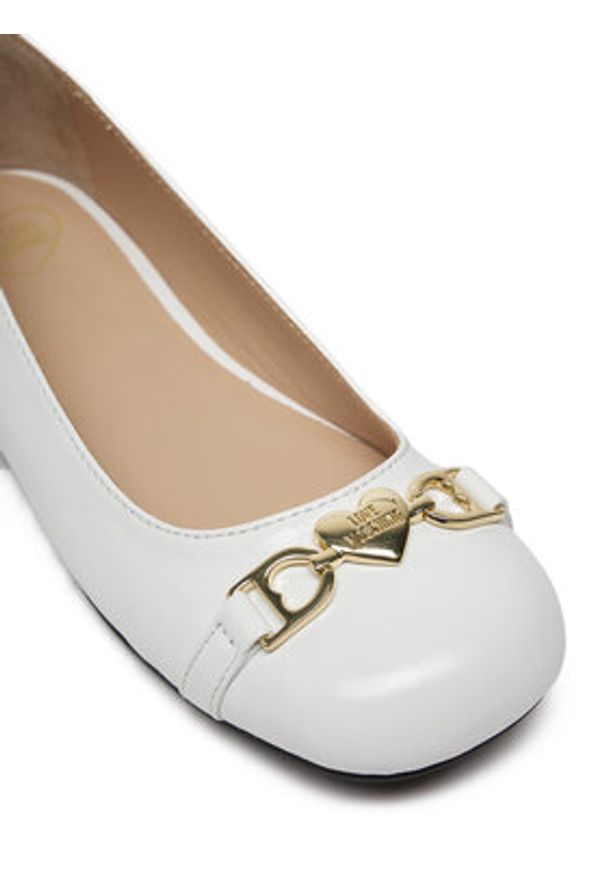Love Moschino - LOVE MOSCHINO Baleriny JA11011G1MII0100 Biały. Kolor: biały. Materiał: skóra, lakier