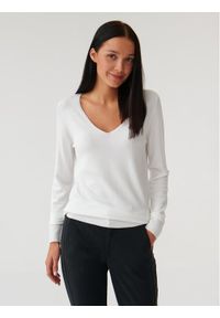 Tatuum Sweter Tessa 1 T2316.089 Biały Slim Fit. Kolor: biały. Materiał: wiskoza