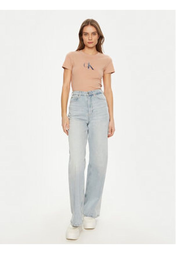 Calvin Klein Jeans T-Shirt Gradient J20J224982 Koralowy Slim Fit. Kolor: pomarańczowy. Materiał: bawełna. Wzór: gradientowy