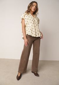 Born2be - Żółta Bluzka o Fasonie Oversize w Kropki z Bawełny Pireia. Okazja: do pracy, na co dzień. Kolor: żółty. Materiał: bawełna. Długość: długie. Wzór: kropki. Styl: casual #8