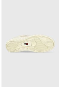 Tommy Jeans sneakersy Mix Basket kolor beżowy. Nosek buta: okrągły. Zapięcie: sznurówki. Kolor: beżowy. Materiał: guma