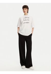 Calvin Klein Jeans T-Shirt LV047B827G Biały Relaxed Fit. Kolor: biały. Materiał: bawełna