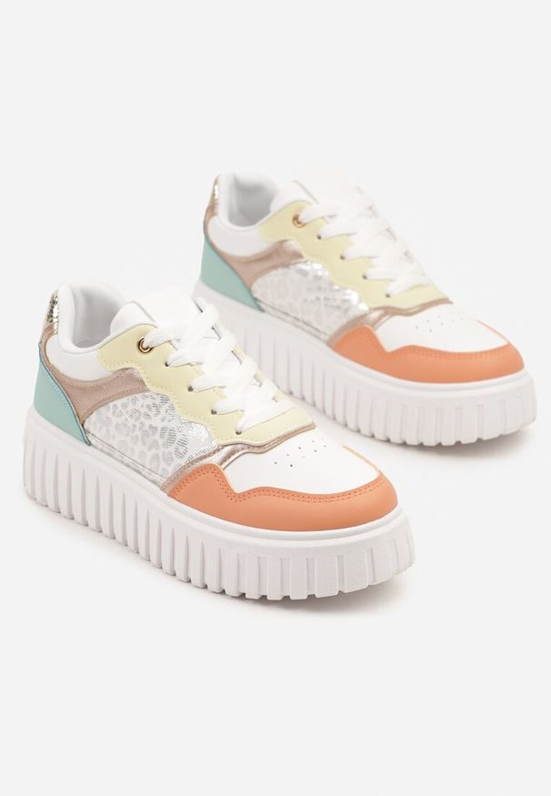 Born2be - Biało-Pomarańczowe Sneakersy na Grubej Tłoczonej Podeszwie z Perforacją i Panterką Odivila. Kolor: biały. Materiał: jeans. Wzór: motyw zwierzęcy
