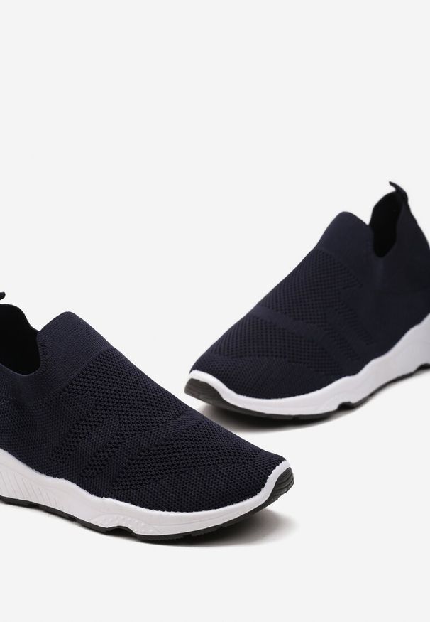 Born2be - Granatowe Wsuwane Buty Sportowe na Płaskiej Podeszwie z Cholewką w Skarpetkowym Stylu Thorinia. Zapięcie: bez zapięcia. Kolor: niebieski. Szerokość cholewki: normalna. Obcas: na płaskiej podeszwie