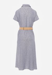 Born2be - Niebieska Sukienka Koszulowa z Krótkim Rękawem i Paskiem z Klamrą Orethea. Okazja: na co dzień. Kolor: niebieski. Materiał: materiał. Długość rękawa: krótki rękaw. Wzór: aplikacja. Typ sukienki: koszulowe. Styl: casual, elegancki #3