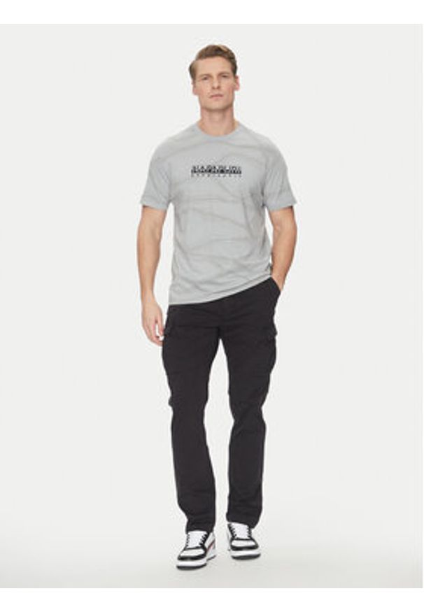 Napapijri T-Shirt B-Cellini NP0A4ILS Szary Regular Fit. Kolor: szary. Materiał: bawełna