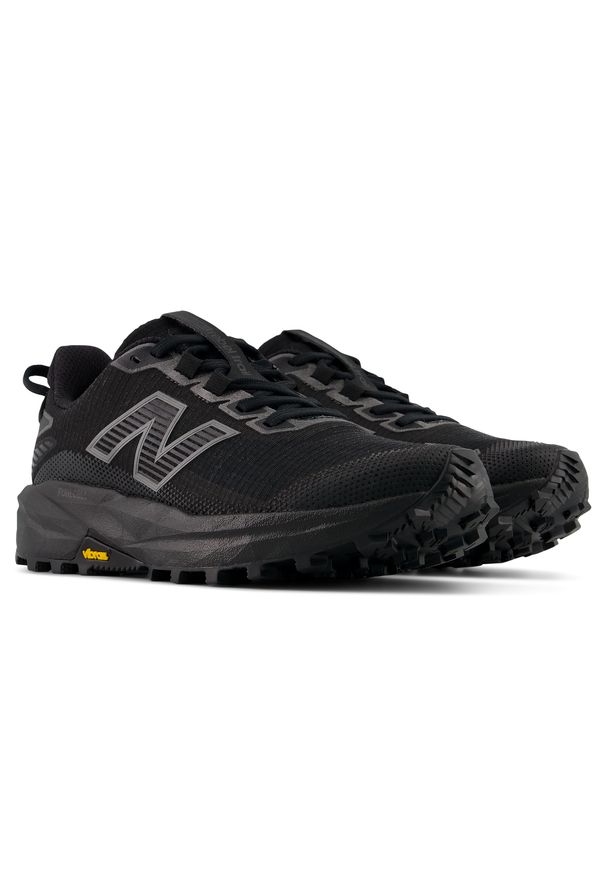 Buty damskie New Balance FuelCell Rebel Trail WRBT5CX – czarne. Kolor: czarny. Materiał: syntetyk, materiał, guma. Szerokość cholewki: normalna. Sport: bieganie, fitness
