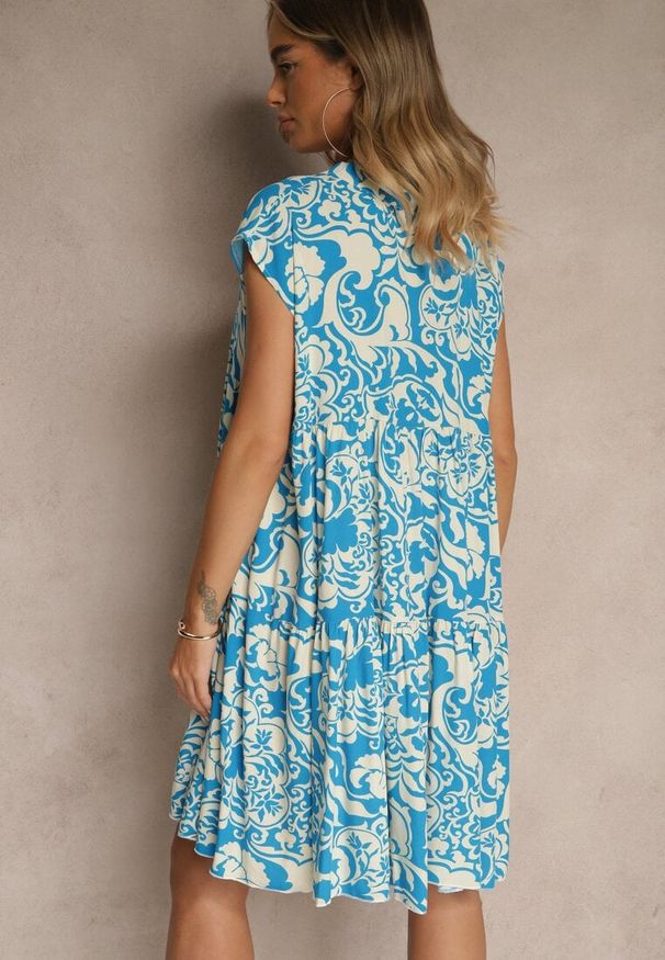 Renee - Niebieska Sukienka Oversize z Bawełny z Ornamentnym Wzorem Folazea. Okazja: na co dzień. Kolor: niebieski. Materiał: bawełna. Sezon: lato. Typ sukienki: oversize. Styl: elegancki, casual