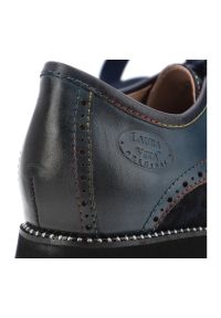 Granatowe Półbuty Laura Vita Stylowe Buty Damskie Premium. Kolor: niebieski. Materiał: skóra. Szerokość cholewki: normalna. Wzór: motyw zwierzęcy, aplikacja. Styl: elegancki