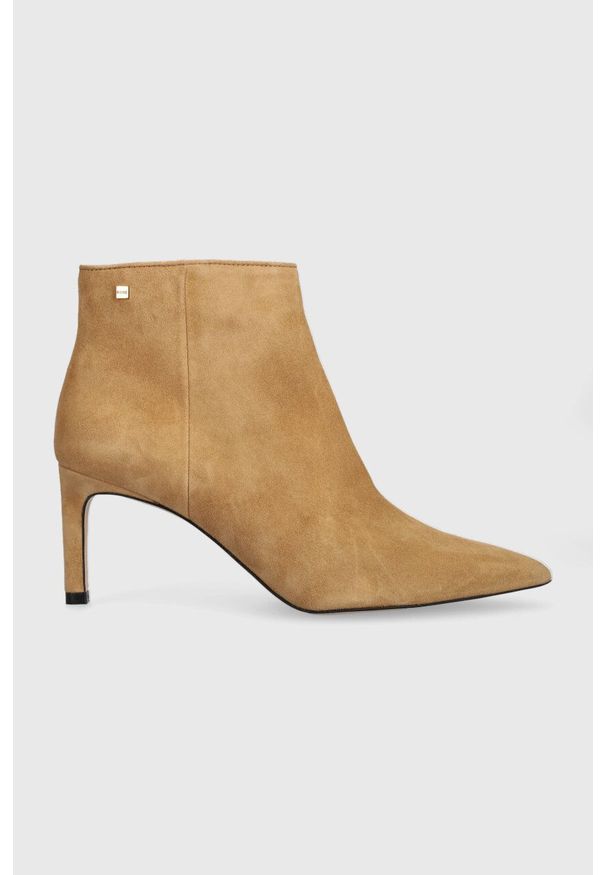 BOSS botki zamszowe Janet Bootie 70-S damskie kolor beżowy na szpilce 50498739. Kolor: beżowy. Materiał: zamsz. Obcas: na szpilce. Wysokość obcasa: średni