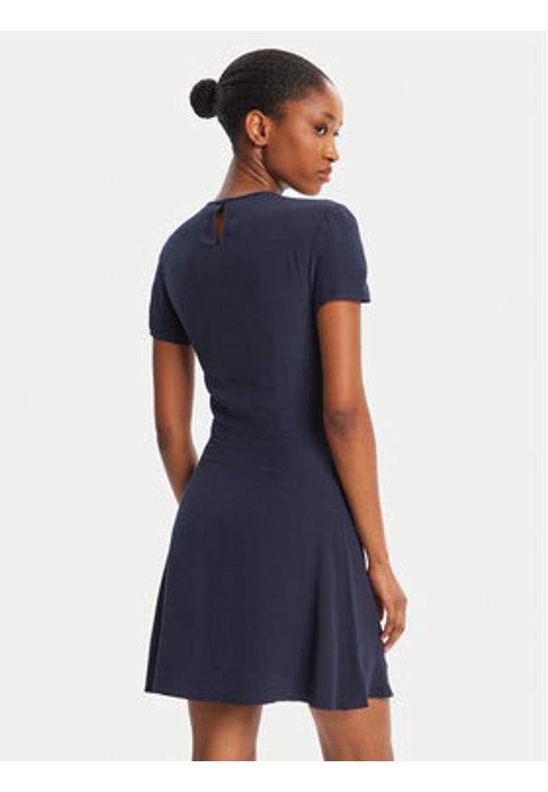 Tommy Jeans Sukienka codzienna DW0DW21120 Granatowy Regular Fit. Okazja: na co dzień. Kolor: niebieski. Materiał: wiskoza. Typ sukienki: proste. Styl: casual