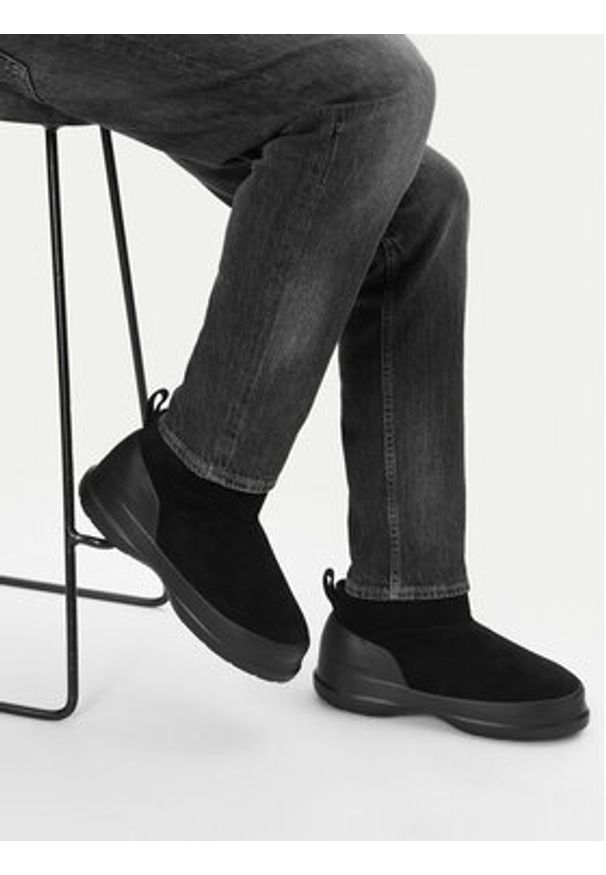 Moon Boot Śniegowce Luna Low Suede Boot 80D2480040 Czarny. Kolor: czarny. Materiał: skóra, zamsz