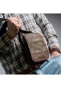 BRODRENE - Saszetka Brødrene BL04 Ciemny Brązowy. Kolor: brązowy. Materiał: skóra #1