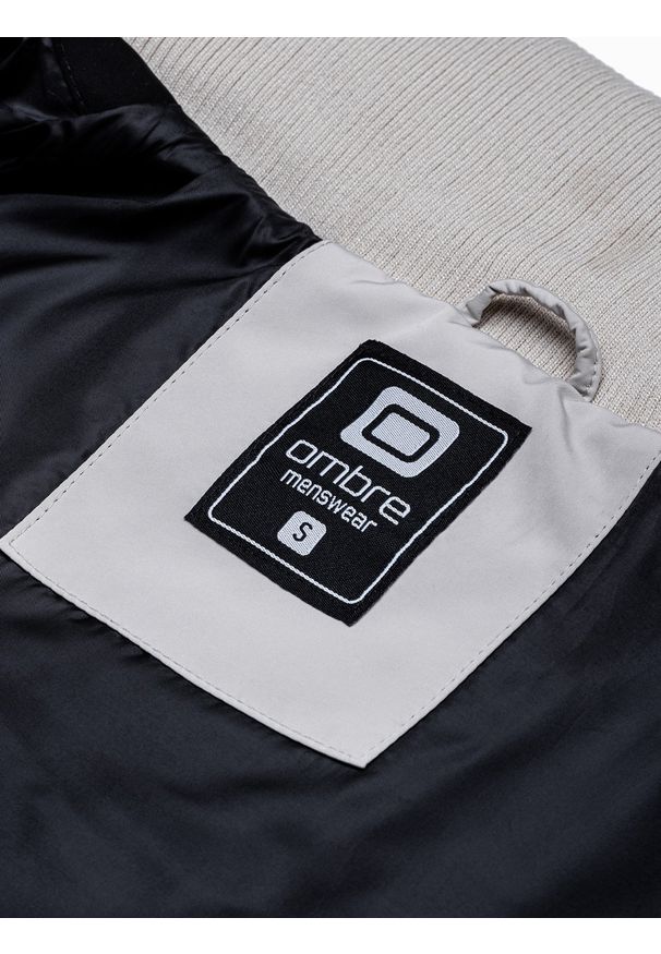 Czarna kurtka Ombre Clothing na wiosnę, ze stójką