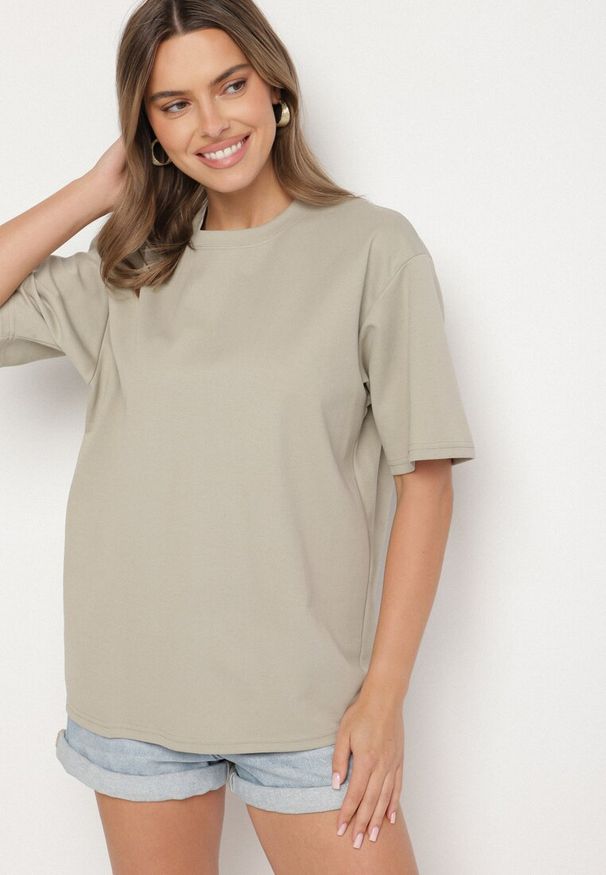 Born2be - Ciemnobeżowy Bawełniany Klasyczny T-shirt Merovira. Okazja: na co dzień. Typ kołnierza: kaptur. Kolor: beżowy. Materiał: bawełna. Styl: klasyczny