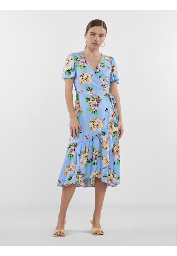 YAS Sukienka codzienna 26029672 Niebieski Regular Fit. Okazja: na co dzień. Kolor: niebieski. Materiał: wiskoza. Typ sukienki: proste. Styl: casual