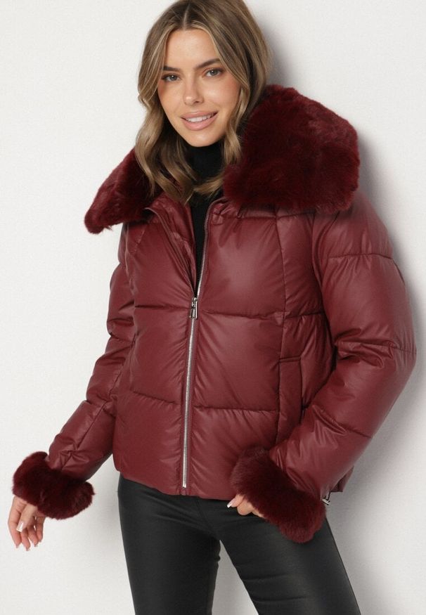 Born2be - Czerwona Pikowana Kurtka z Szerokim Kołnierzem z Futerkiem Galerra. Okazja: na co dzień, na spacer. Kolor: czerwony. Materiał: futro. Sezon: zima. Styl: casual, elegancki