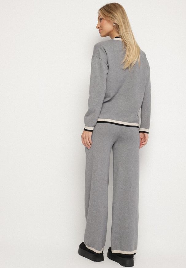 Born2be - Szary Dzianinowy Komplet z Ozdobną Lamówką Sweter i Szerokie Spodnie Ralenae. Kolor: szary. Materiał: dzianina