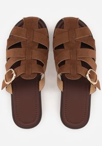 Renee - Brązowe Klapki Gladiatorki z Ozdobną Sprzączką Lusanatia. Okazja: na co dzień. Kolor: brązowy. Styl: casual #7