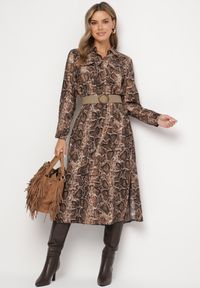 Born2be - Brązowa Wiskozowa Sukienka w Wężowy Wzór o Koszulowym Kroju z Elastycznym Paskiem Rinnosia. Okazja: na spotkanie biznesowe. Typ kołnierza: dekolt w serek. Kolor: brązowy. Materiał: wiskoza. Typ sukienki: koszulowe. Styl: biznesowy, elegancki #5