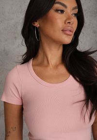 Renee - Różowy Krótki T-shirt Basic z Okrągłym Dekoltem Gresalor. Okazja: na co dzień. Kolor: różowy. Materiał: zamsz, jeans. Długość: krótkie. Styl: casual, klasyczny #6