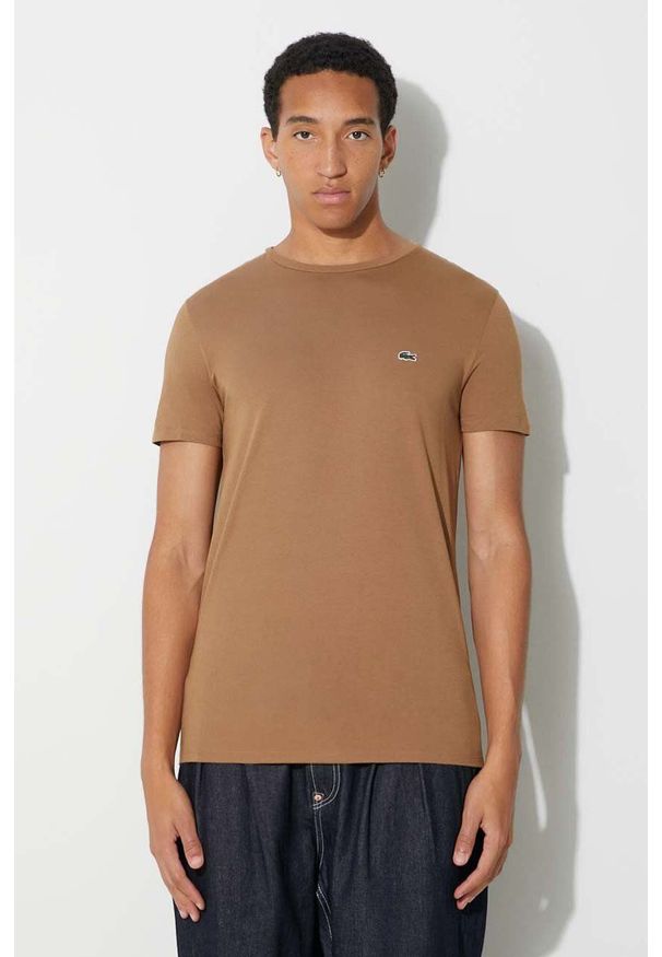 Lacoste t-shirt bawełniany kolor brązowy gładki TH6709-001.. Kolor: brązowy. Materiał: bawełna. Wzór: gładki