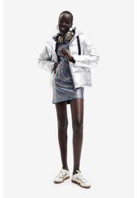 Desigual kurtka damska kolor srebrny zimowa. Typ kołnierza: kaptur. Kolor: srebrny. Sezon: zima #3