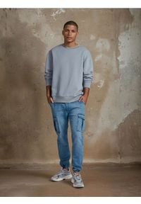 Sinsay - Spodnie jogger cargo - niebieski. Kolor: niebieski