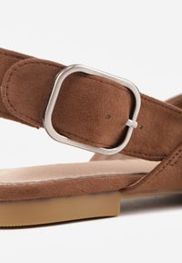 Born2be - Jasnobrązowe Sandały Vices Bez Pięty ze Skórzaną Wkładką Ralovira. Okazja: na co dzień, do pracy, na spotkanie biznesowe. Zapięcie: sprzączka. Kolor: brązowy. Materiał: skóra. Styl: klasyczny, casual, biznesowy, elegancki #8