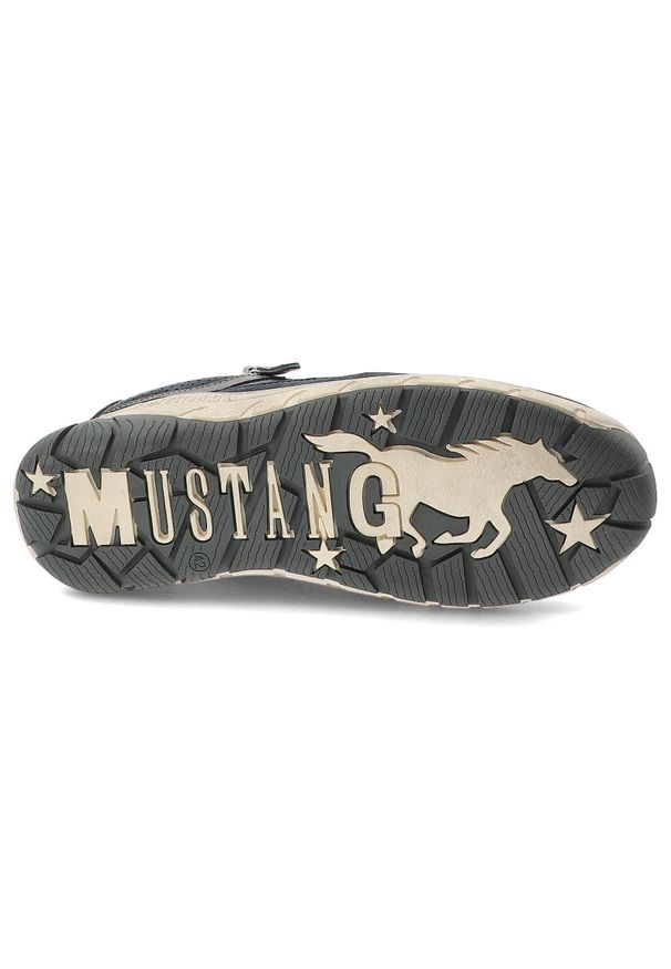 Granatowe Półbuty Mustang Sportowe Obuwie Męskie. Okazja: na co dzień. Zapięcie: zamek. Kolor: niebieski. Materiał: skóra ekologiczna, jeans
