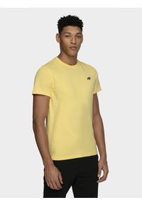 4f - T-shirt regular gładki męski. Kolor: żółty. Materiał: materiał, bawełna, tkanina, dzianina. Długość rękawa: krótki rękaw. Długość: krótkie. Wzór: gładki. Sport: fitness, wspinaczka #1