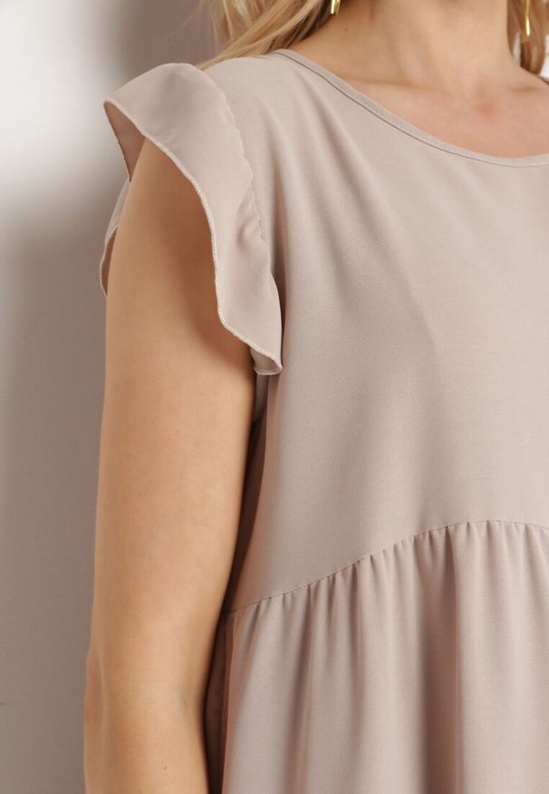 Born2be - Beżowa Rozkloszowana Sukienka z Falbankami Zapinana przy Szyi Rettesa. Okazja: na co dzień. Typ kołnierza: kołnierz z falbankami. Kolor: beżowy. Materiał: tkanina, wiskoza. Sezon: lato. Styl: casual, elegancki