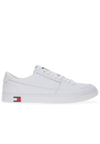 Buty Tommy Jeans Vulcanized Essential EM0EM01398-YBS - białe. Zapięcie: sznurówki. Kolor: biały. Materiał: kauczuk, materiał, guma, poliester, skóra, syntetyk. Szerokość cholewki: normalna. Wzór: aplikacja