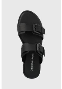 Calvin Klein Jeans klapki YW0YW00537.BDS damskie kolor czarny. Nosek buta: okrągły. Kolor: czarny. Materiał: materiał, guma. Wzór: gładki. Obcas: na obcasie. Wysokość obcasa: niski #2
