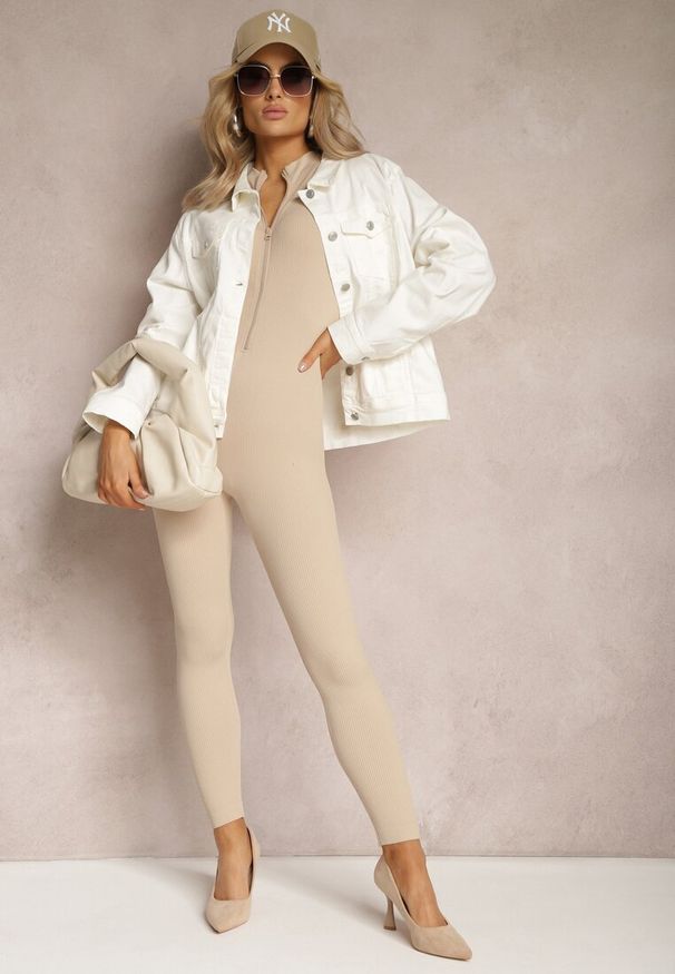 Renee - Biała Jeansowa Kurtka z Bawełny z Metalicznym Guzikami Urielati. Kolor: biały. Materiał: bawełna, jeans. Wzór: aplikacja. Styl: rockowy