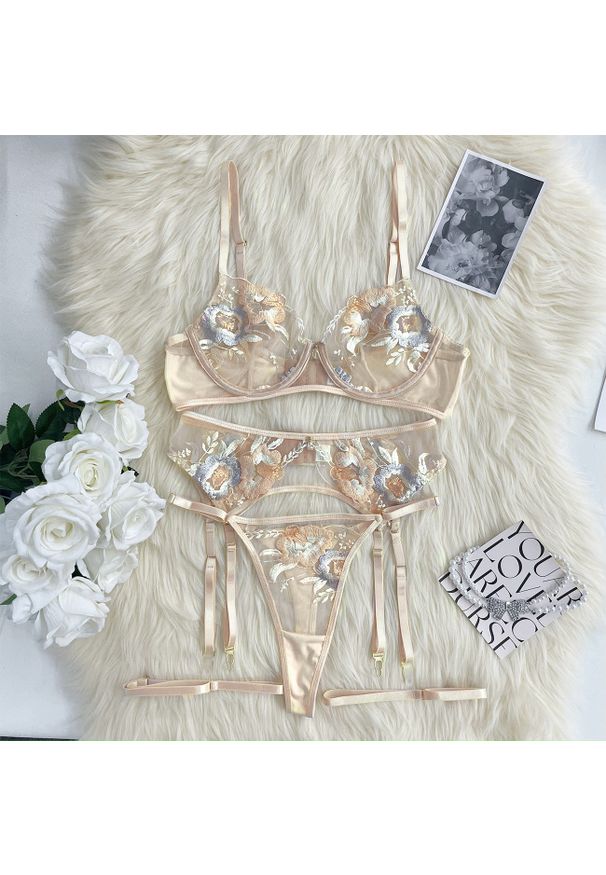 Intica - Komplet bielizny z koronkowym wykończeniem na wyjątkowe okazje Shell. Kolor: beżowy. Materiał: koronka