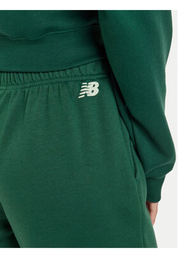New Balance Spodnie dresowe WP43500 Zielony Relaxed Fit. Kolor: zielony. Materiał: bawełna
