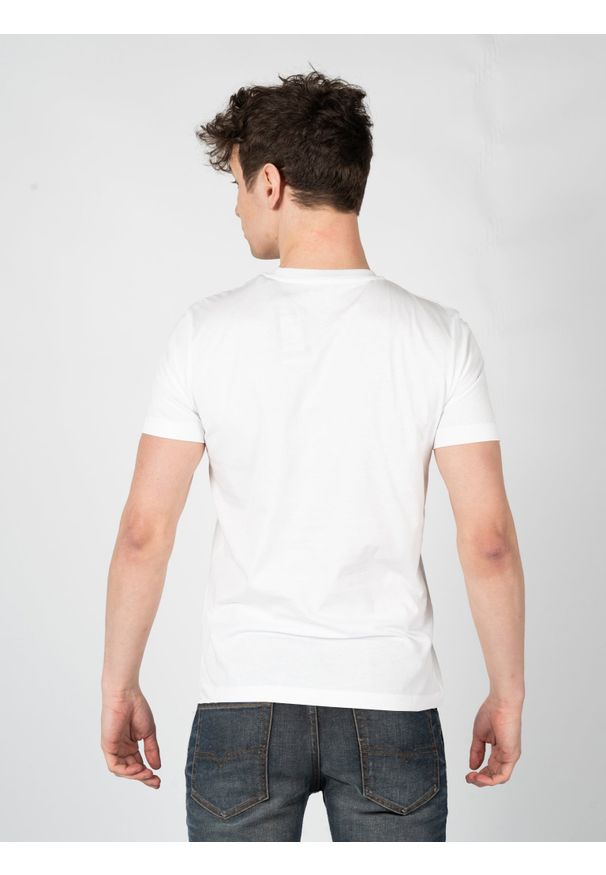 Diesel T-Shirt "T-Iny" | A05152-0ASUB-141 | Mężczyzna | Biały. Okazja: na co dzień. Kolor: biały. Materiał: bawełna. Wzór: nadruk. Styl: elegancki, casual
