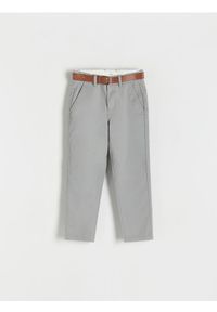 Reserved - Spodnie chino z paskiem - jasnoszary. Kolor: szary. Materiał: bawełna, tkanina. Wzór: gładki