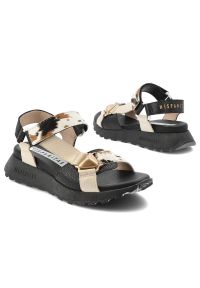 Sandały damskie Hispanitas, cholewka ze skóry naturalnej paskowa konstrukcja z regulowanym zapięciem elastyczna podeszwa zapewniająca stabilność i ko. Okazja: na spacer, na co dzień. Zapięcie: pasek. Kolor: biały. Materiał: skóra. Wzór: motyw zwierzęcy, paski. Sezon: lato. Styl: casual #9