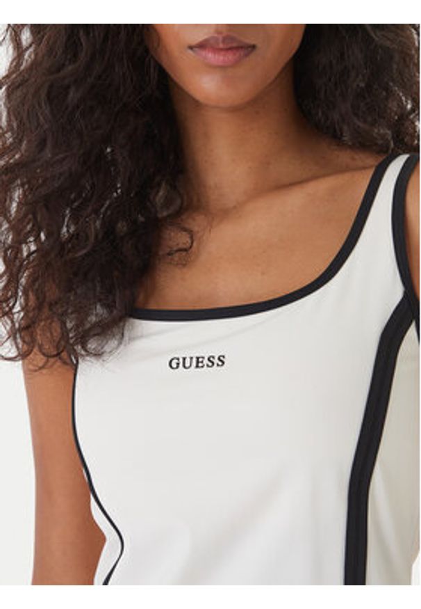 Guess Sukienka codzienna V6GK06 K2997 Écru Classic Fit. Okazja: na co dzień. Kolor: kremowy. Materiał: syntetyk. Typ sukienki: proste. Styl: casual