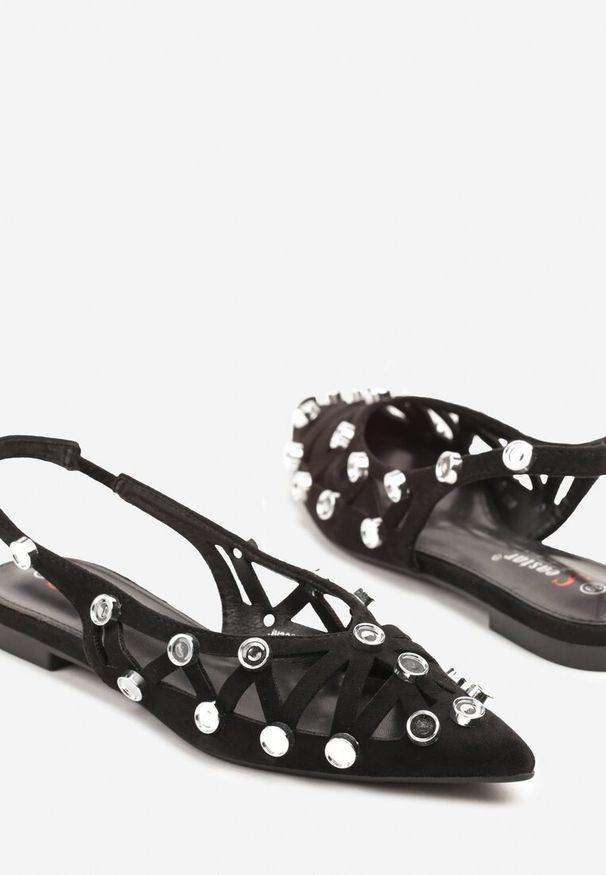 Renee - Czarne Sandały Ażurowe Typu Slingback Ozdobione Aplikacjami Lisanorea. Okazja: na spotkanie biznesowe. Kolor: czarny. Wzór: aplikacja, ażurowy. Sezon: lato. Styl: elegancki, biznesowy