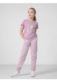 4f - Spodnie dresowe joggery dziewczęce. Okazja: na co dzień. Kolor: fioletowy. Materiał: dresówka. Styl: casual #1