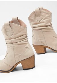 bonprix - Botki kowbojki z marszczoną cholewką. Kolor: beżowy. Szerokość cholewki: normalna #2