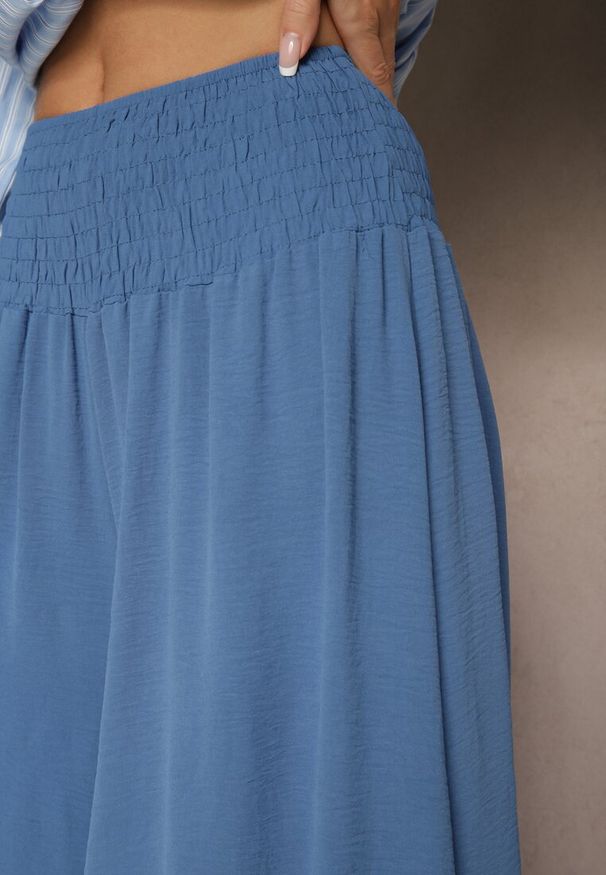Renee - Niebieskie Spodnie Typu Kuloty High Waist o Szerokim Kroju z Marszczeniem Araliannis. Okazja: na co dzień. Stan: podwyższony. Kolor: niebieski. Styl: klasyczny, elegancki, casual