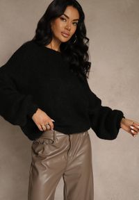 Renee - Czarny Oversizowy Sweter z Dodatkiem Wełny Zdobiony Węzłem Lawedana. Kolor: czarny. Materiał: wełna. Wzór: aplikacja #2