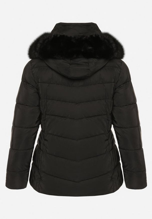Born2be - Czarna Taliowana Kurtka z Pikowanymi Przeszyciami i Kapturem z Futrem Acindria. Okazja: na co dzień. Kolekcja: plus size. Kolor: czarny. Materiał: futro. Styl: casual